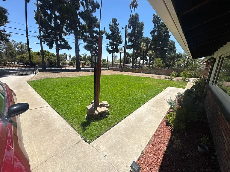 8822 S Maple Ave #9 — Photo 3