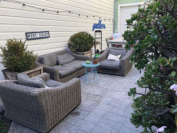 2nd image of 1012 Divisadero St