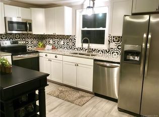 525 2nd St SW, Conover, NC 28613