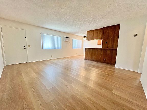 3rd image of 325 Redondo Ave Unit 2