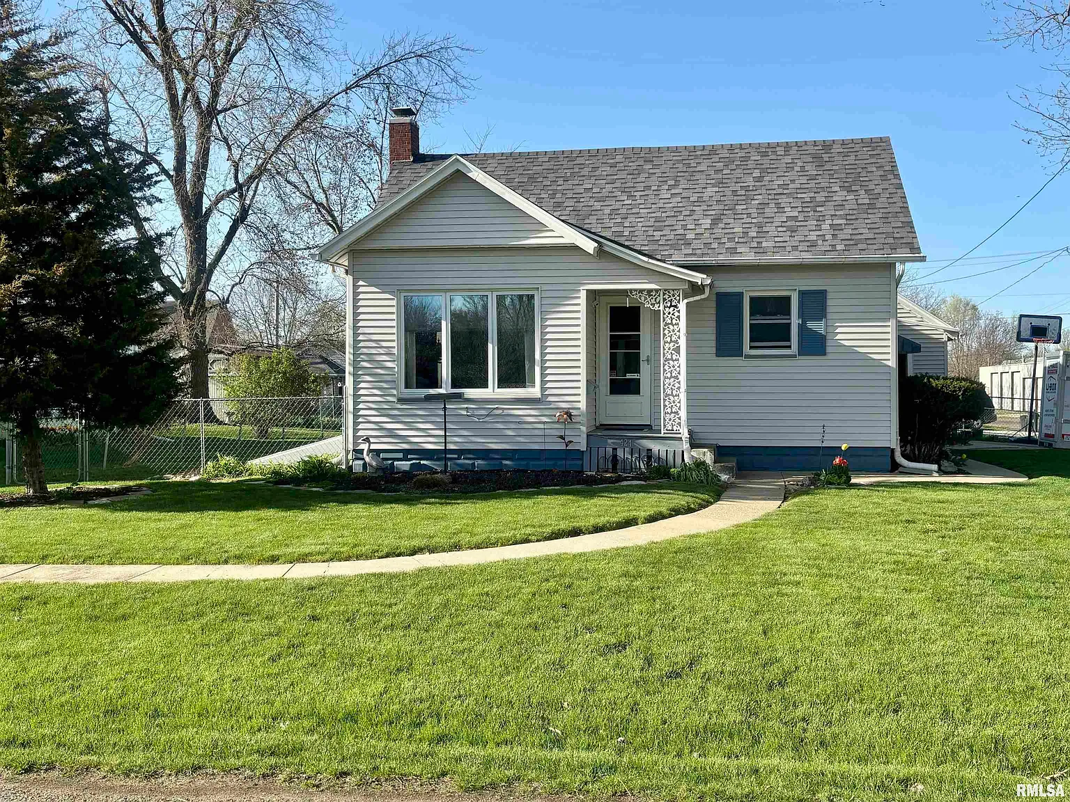 424 E Milton Ave photo 1