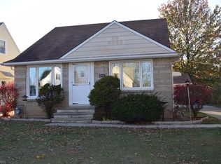 6438 Keltonshire Rd, Parma, OH 44129