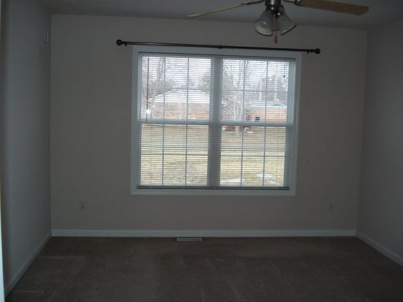 3rd image of 29 Black Hills Ct
