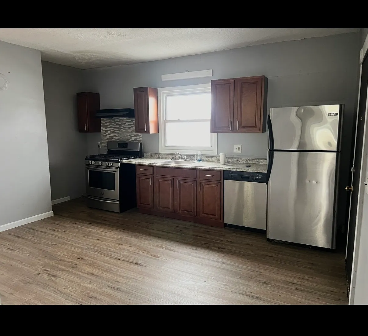 2 bed, 1000 sqft, $1,600 — Photo 2