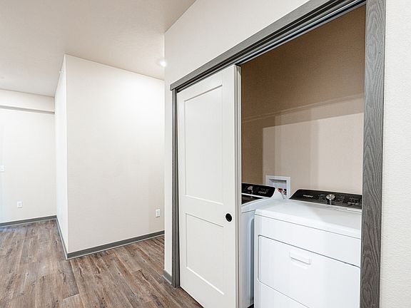 3rd image of 6950 Hickman Rd #301A