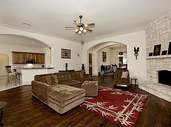 5th image of 1208 Diamond Leaf Dr