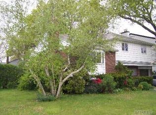 270 Oconnell St, Massapequa Park, NY 11762