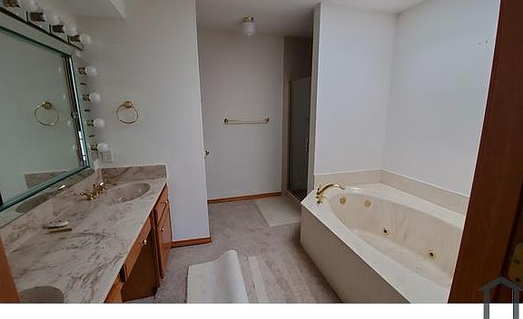 3rd image of 3524 Hilltop Ln