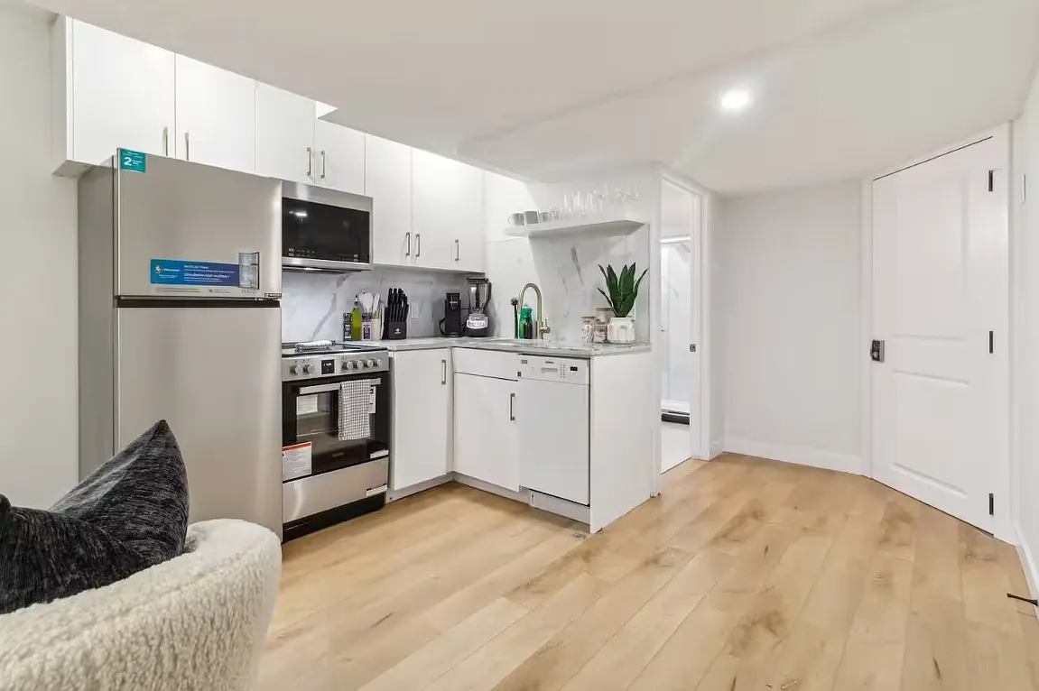 16812 31 Avenue SW — Photo 3