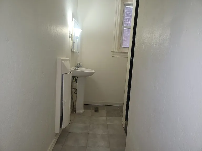 1639 W Turner St — Photo 20