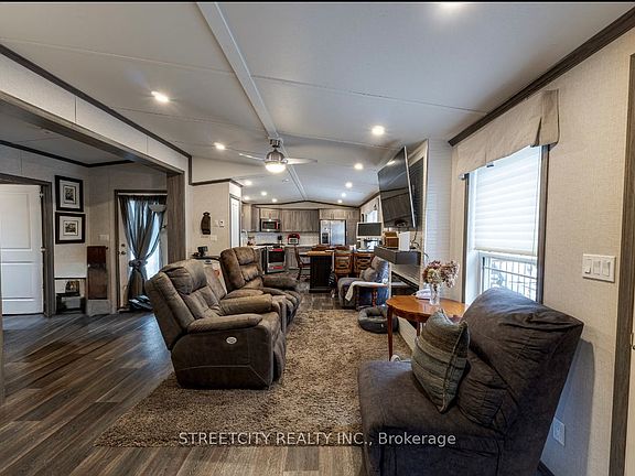 5th image of 22790 Amiens Rd #8