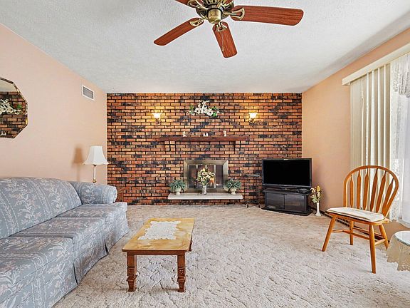 3rd image of 6777 W Magnolia Ave