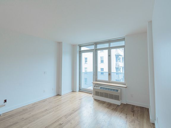 4th image of 196 Stanton St #3AR
