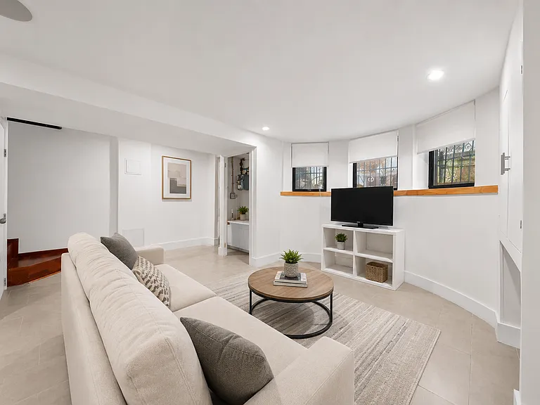 1313 Sterling Pl #GARDEN — Photo 4