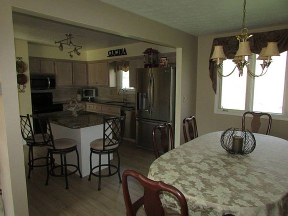 5th image of 5615 Essex Dr