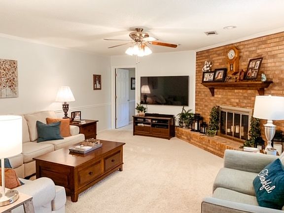4th image of 806 McAllister Dr