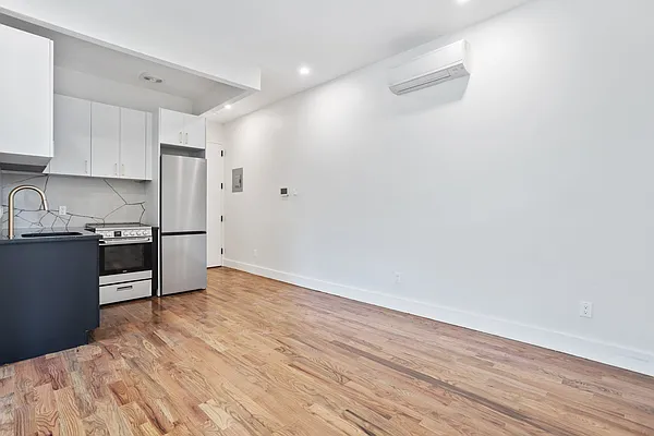 Rented by Skyhigh Realty NYC LLC | media 25