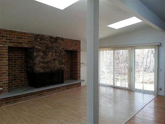 5th image of 5841 Pond Rd