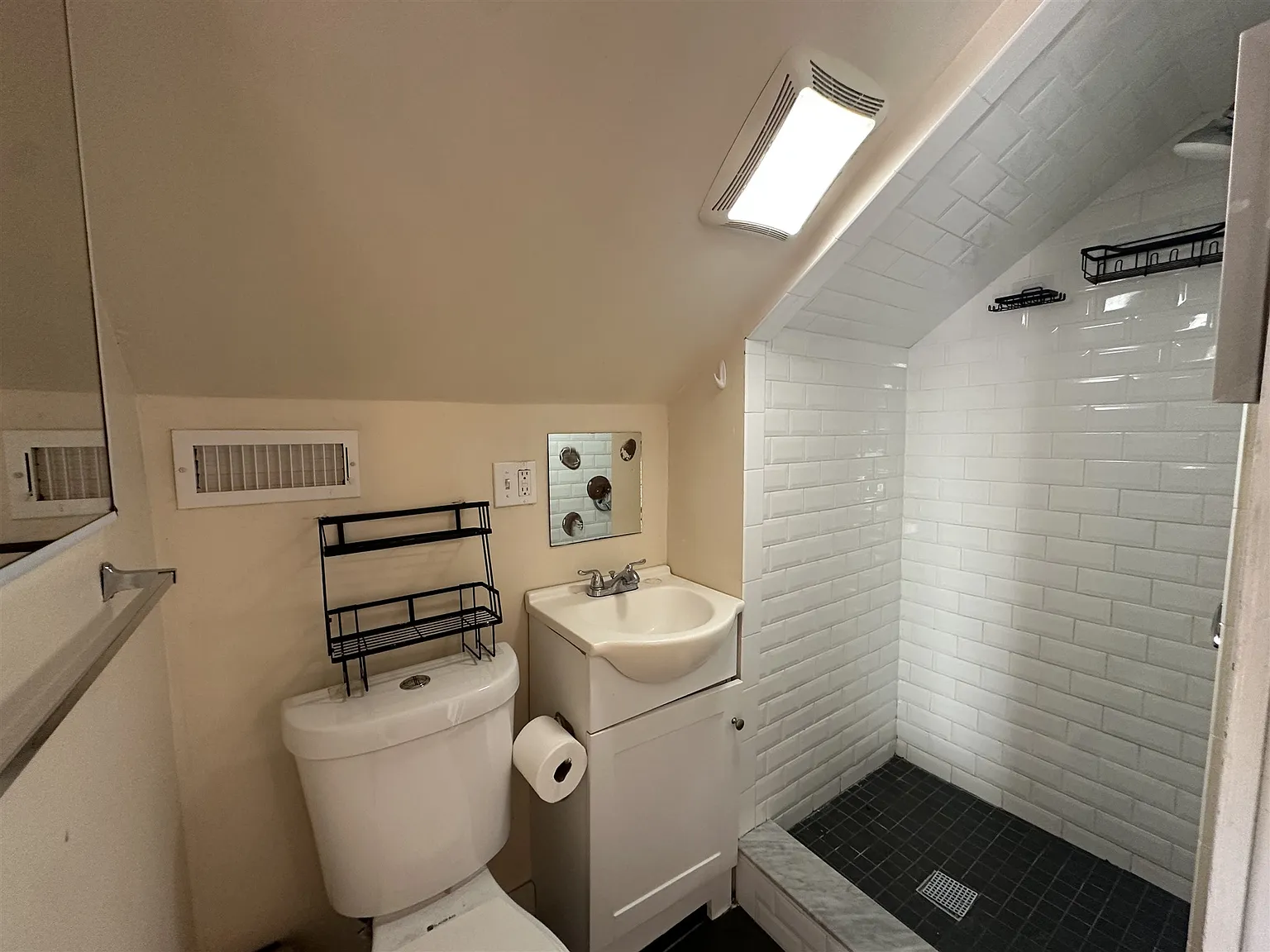 4 bed, 1444 sqft, $4,800 — Photo 4