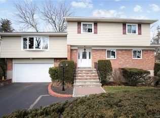 124 Parkview Rd, Elmsford, NY 10523