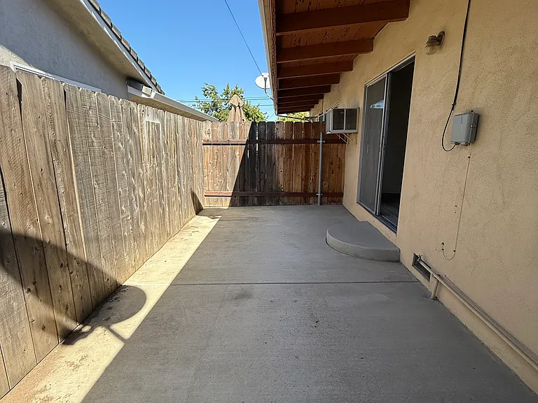 1400 W Lockeford St #5 — Photo 19