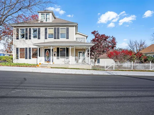 401 E 3rd St, Washington, MO 63090