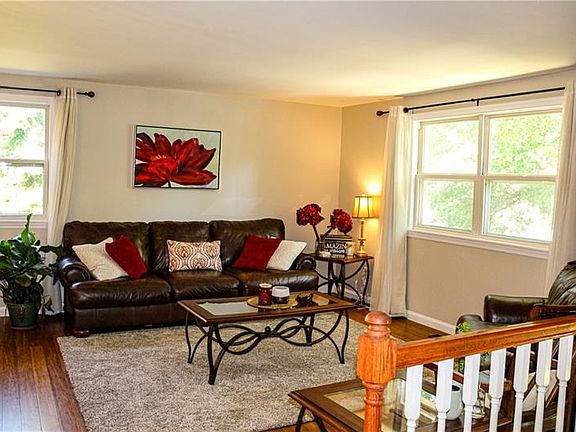 3rd image of 713 Skyview Dr