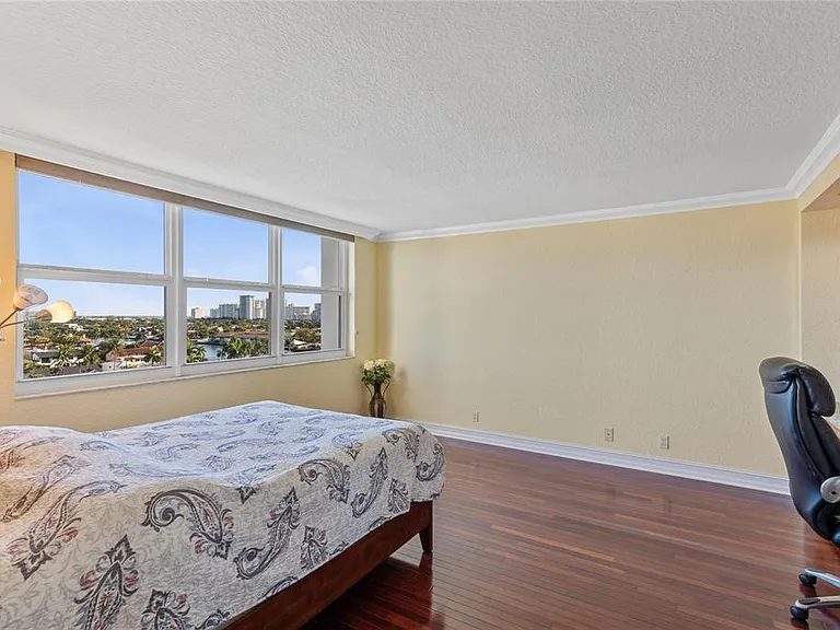 2881 33rd Ct #Penthouse A — Photo 10