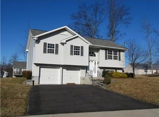 15 Princeton Dr, Walden, NY