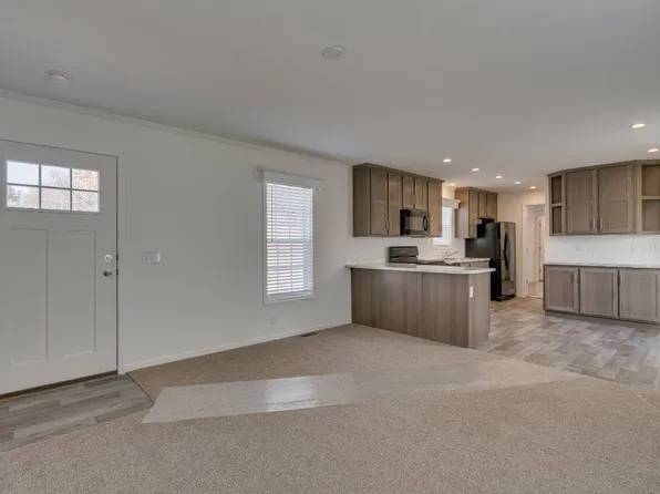 216 Kingsway Dr, North Mankato, MN 56003