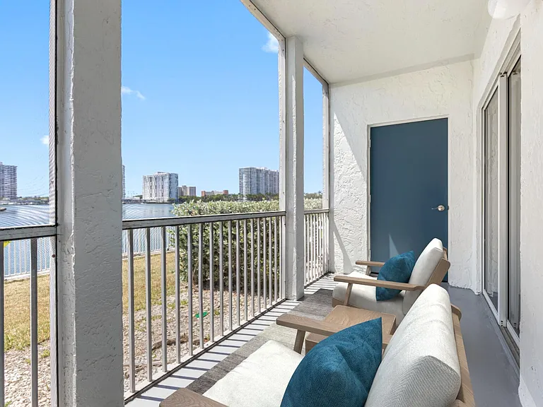 Town Aventura — Photo 21