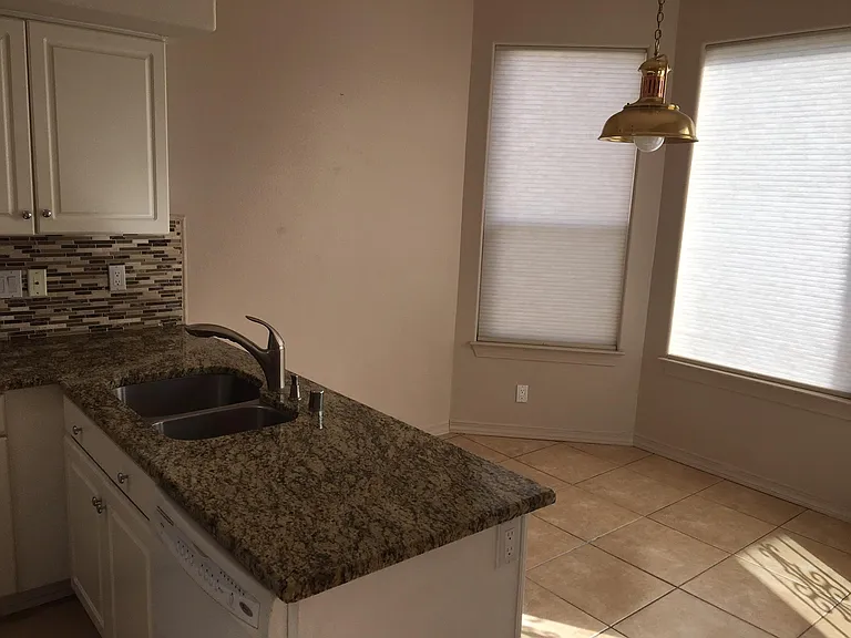 11904 Summertree Rd NE — Photo 16