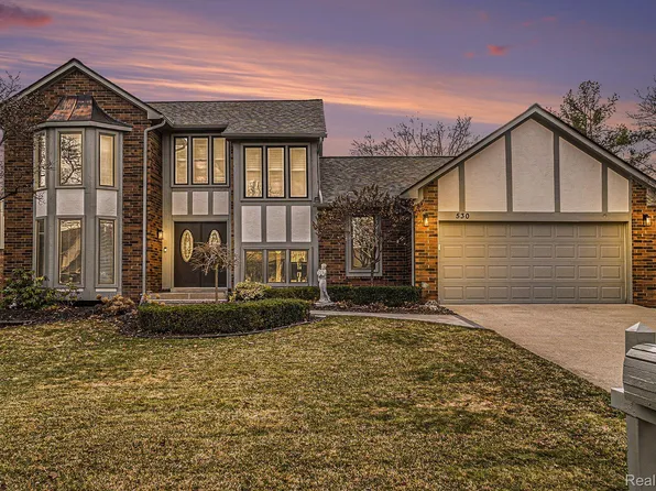 530 Kentucky Dr, Rochester Hills, MI 48307