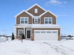 271 Longleaf Ln, Macedon, NY 14502