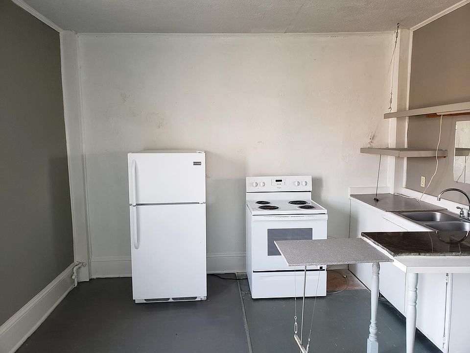 2nd image of 1833 Spring Garden St Ste A