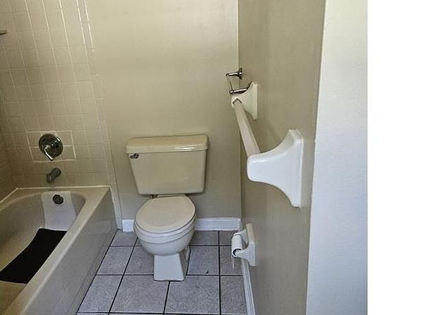 840 Center Ave APT 19
