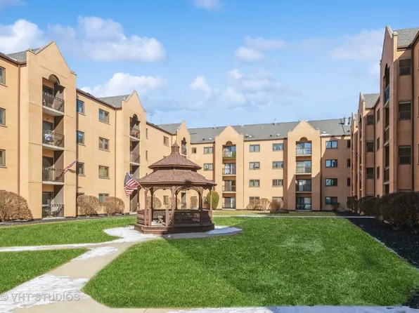 7410 W Lawrence Ave Unit 221, Harwood Heights, IL 60706