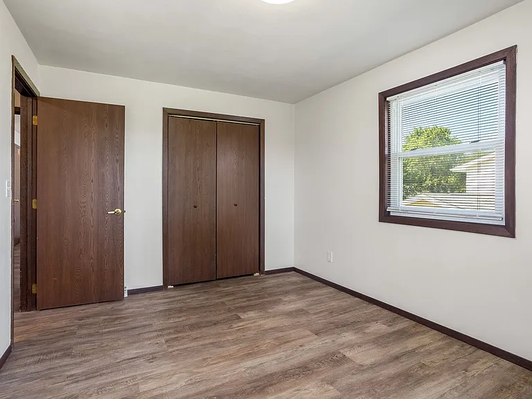 1352 W Hiawatha Dr — Photo 5