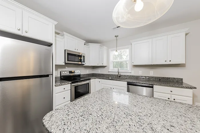 3 bed, 2.0 bath, 1520 sqft, $1,795 — Photo 4