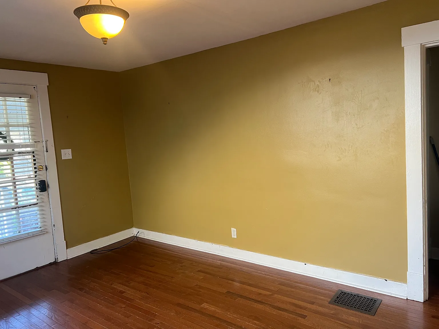 2 bed, 713 sqft, $1,300 — Photo 3