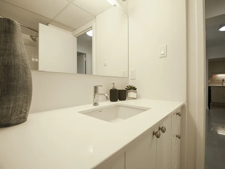 25 Woodridge Cres — Photo 57