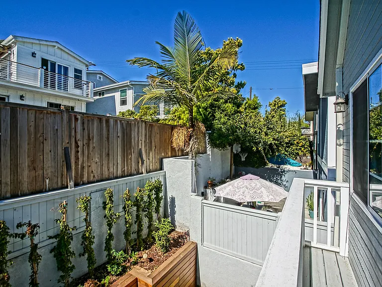 1543 Stanford Ave — Photo 26
