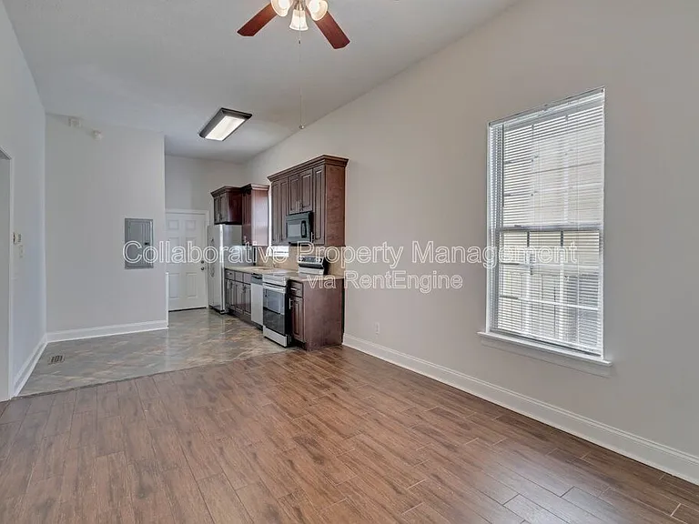 419 E 31st St — Photo 14