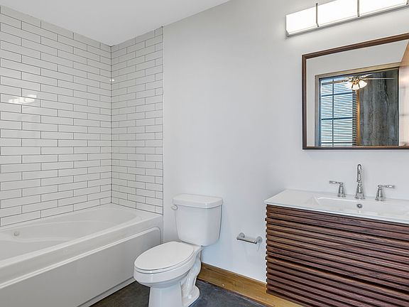 5th image of 2605-2637 Washington Ave #508