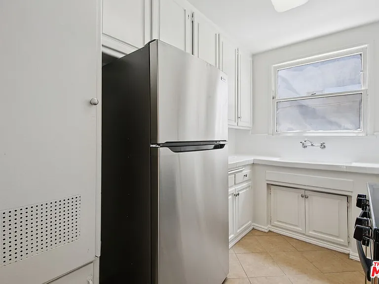 1138 S Sherbourne Dr #3 — Photo 7