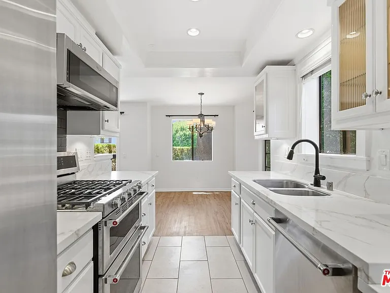 13025 W Moorpark St #101 — Photo 15
