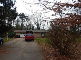 2750 Pine Lake Rd, Uniontown, OH 44685