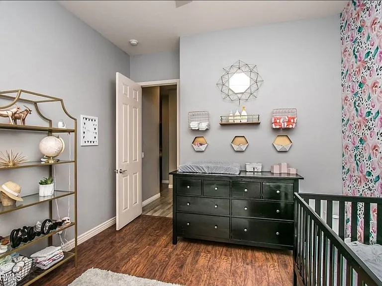 2560 E Wisteria Dr — Photo 16
