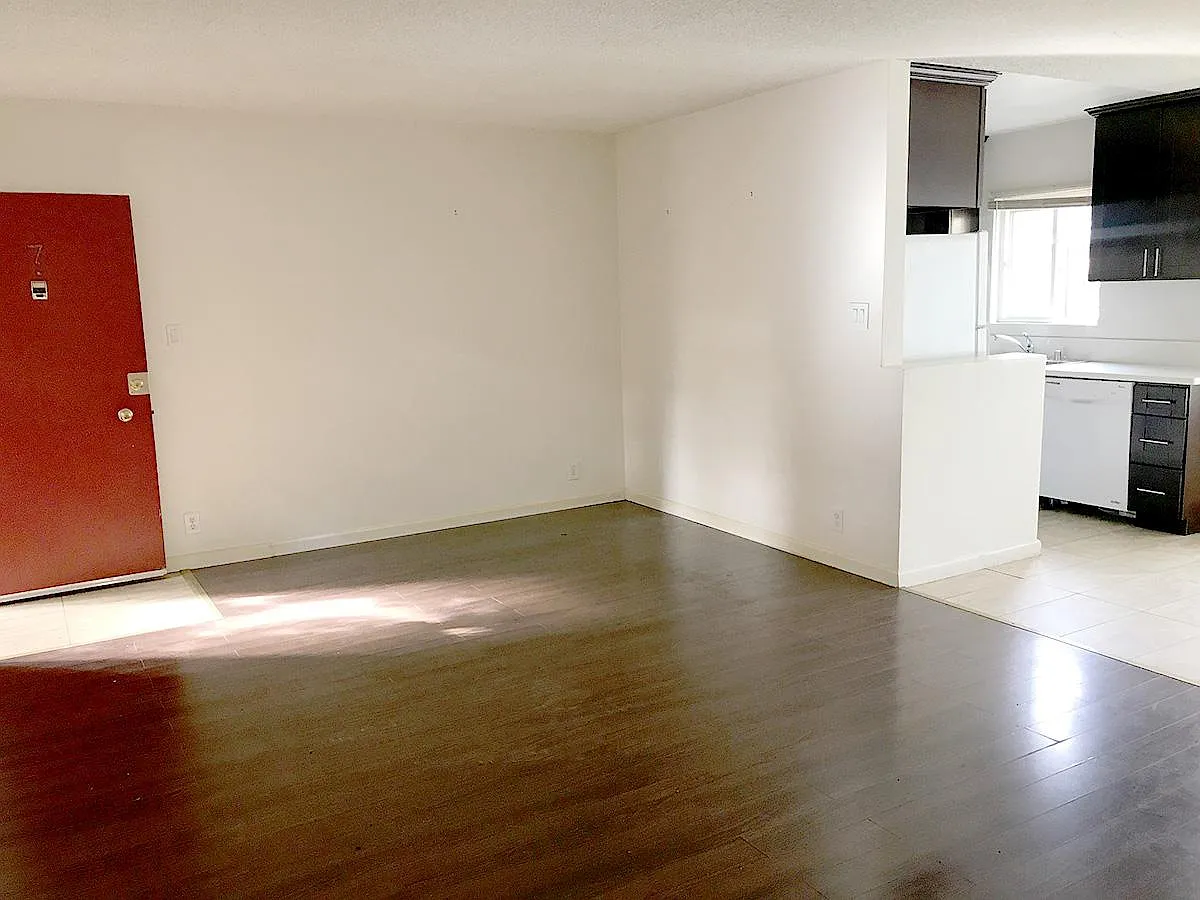 3 bed, 1000 sqft, $2,850 — Photo 2