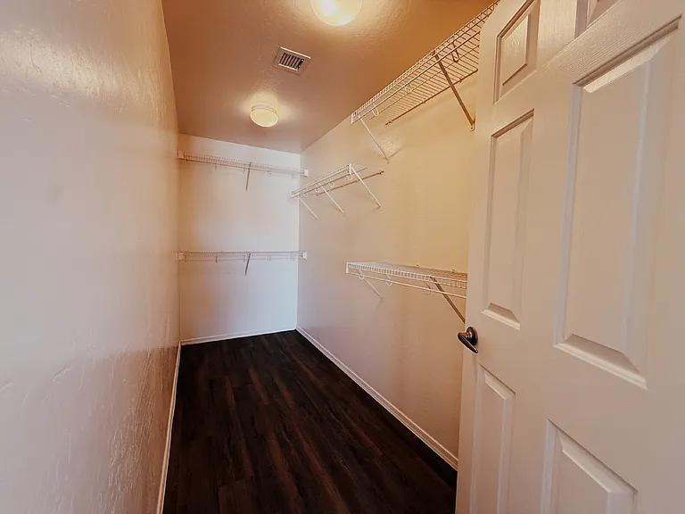 906 S 118th Ln — Photo 32